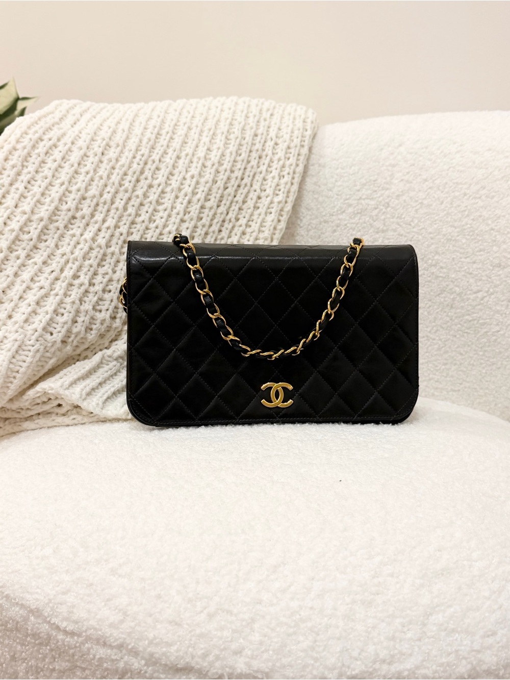 Authentic Chanel Matelasse Lambskin Chain Shoulder/Push lock 24KG plated